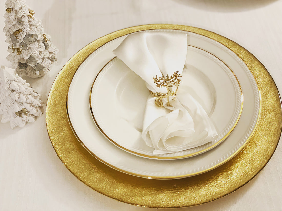 Decoratiuni pentru masa de Craciun cu servete de matase