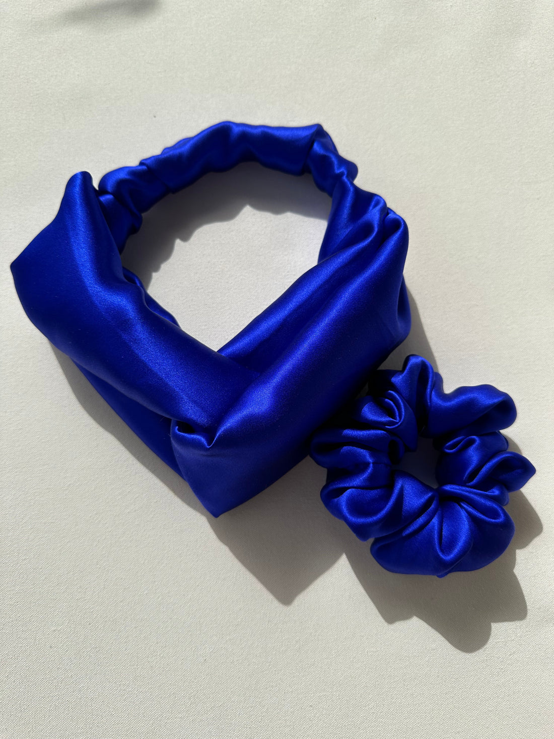 Bentițele din mătase – cadoul perfect pentru iubitoarele de accesorii